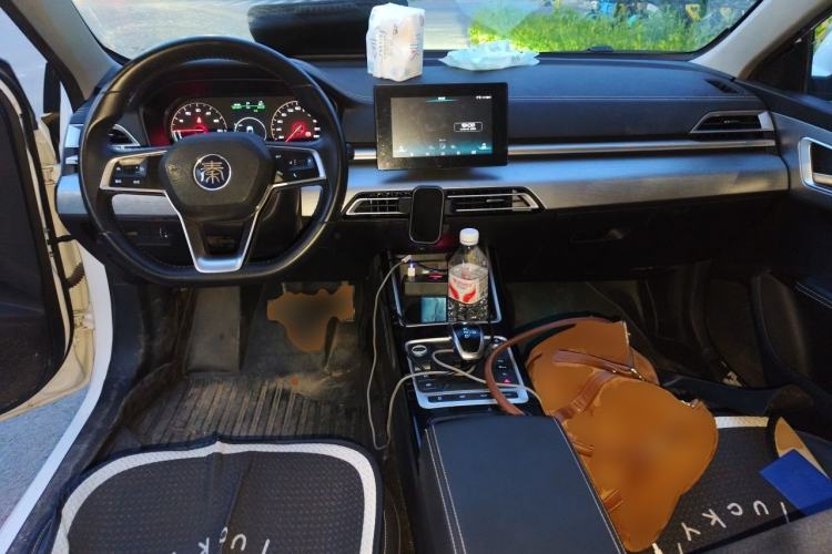 Used BYD Qin New Energy 2019 High-Range Luxury Model Center Console