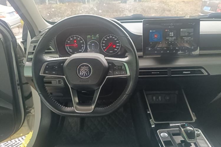 Used BYD Qin New Energy 2019 High-Range Deluxe Model Center Console