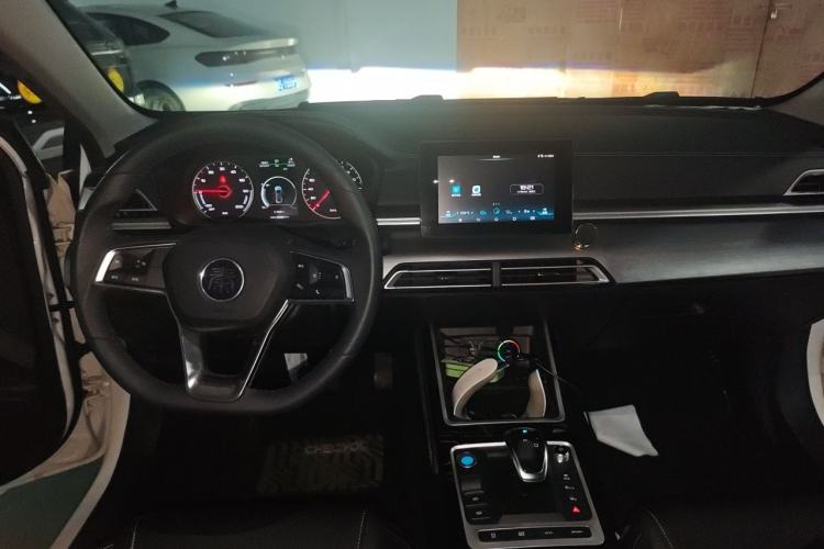 Used BYD Qin New Energy 2019 High-Range Luxury Model Center Console