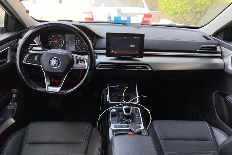 Used BYD Qin New Energy 2019 High-Range Luxury Model Center Console
