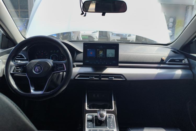 Used BYD Qin New Energy 2019 High-Range Deluxe Model Center Console