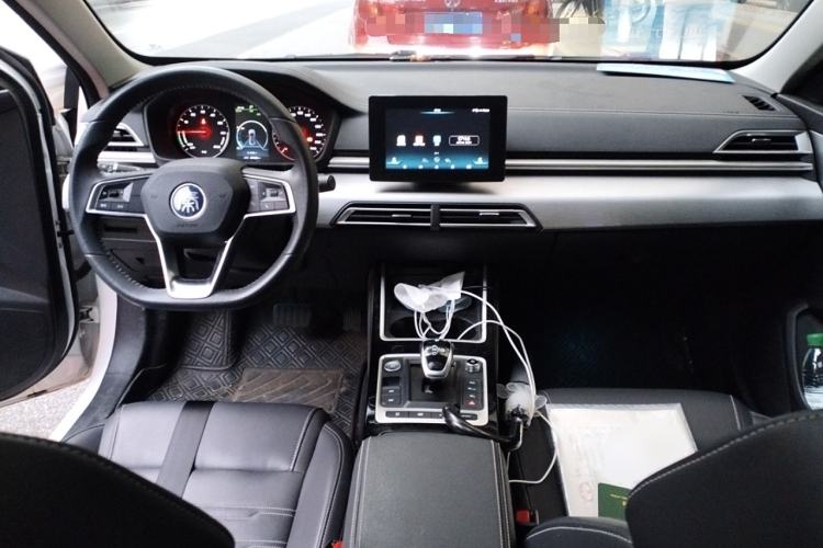 Used BYD Qin New Energy 2019 High-Range Luxury Model Center Console