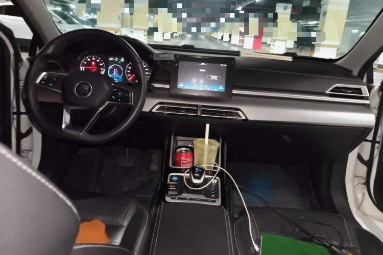 Used BYD Qin New Energy 2019 High-Range Luxury Model Center Console