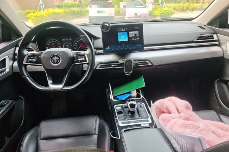 Used BYD Qin New Energy 2019 High-Range Deluxe Model Center Console