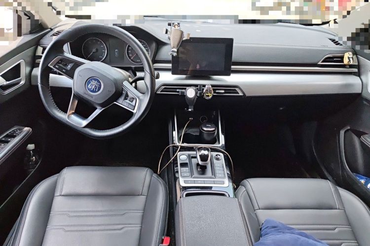 Used BYD Qin New Energy 2019 High-Range Luxury Model Center Console