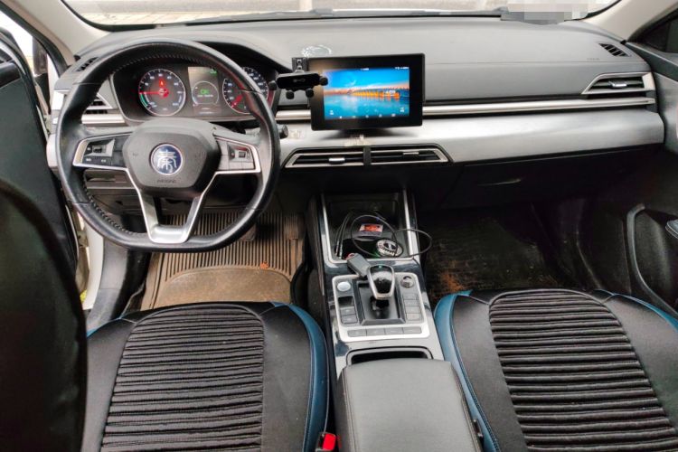 Used BYD Qin New Energy 2019 High-Range Luxury Model Center Console