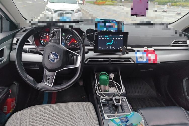 Used BYD Qin New Energy 2019 Standard Edition for Travel Center Console