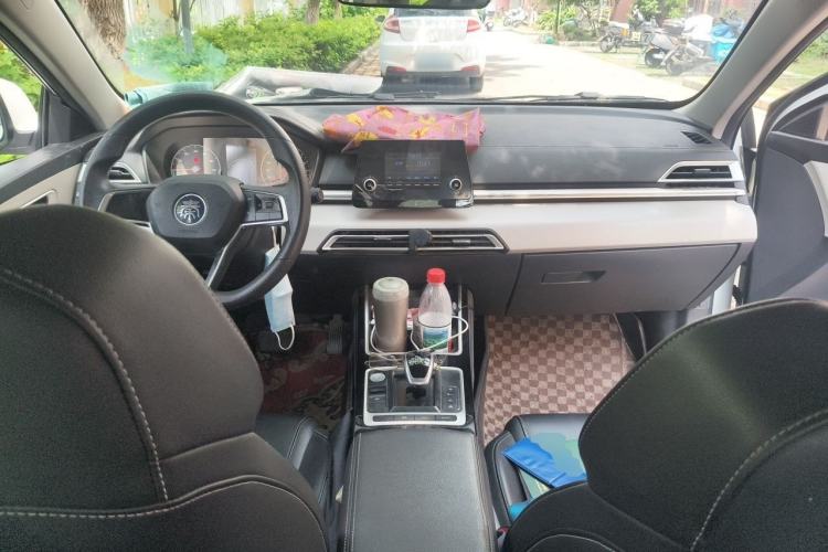 Used BYD Qin New Energy 2019 Standard Edition for Travel Center Console