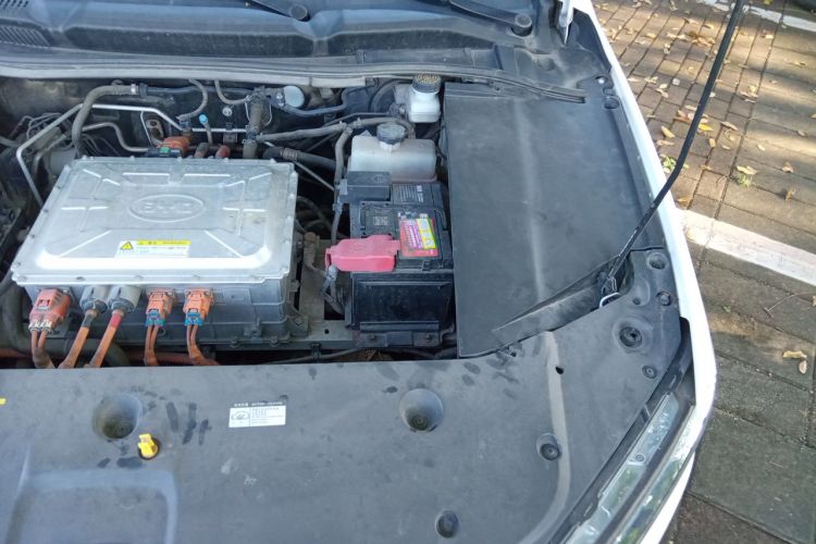 Used BYD Qin New Energy 2019 High-Range Luxury Model Engine Bay Left
