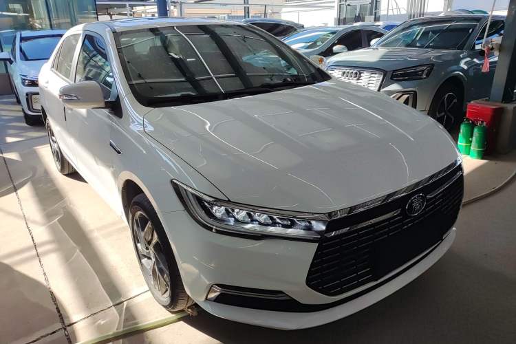Used BYD Qin New Energy 2019 High-Range Luxury Model Exterior 2