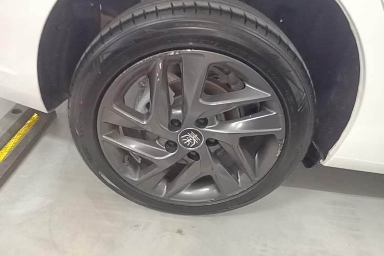 Used BYD Qin New Energy 2019 High-Range Luxury Model Exterior 5
