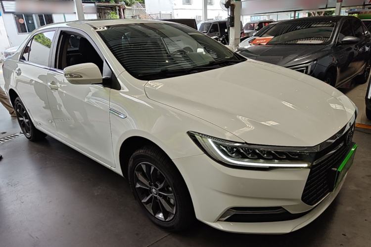 Used BYD Qin New Energy 2019 Travel Edition Front Right 45 Deg