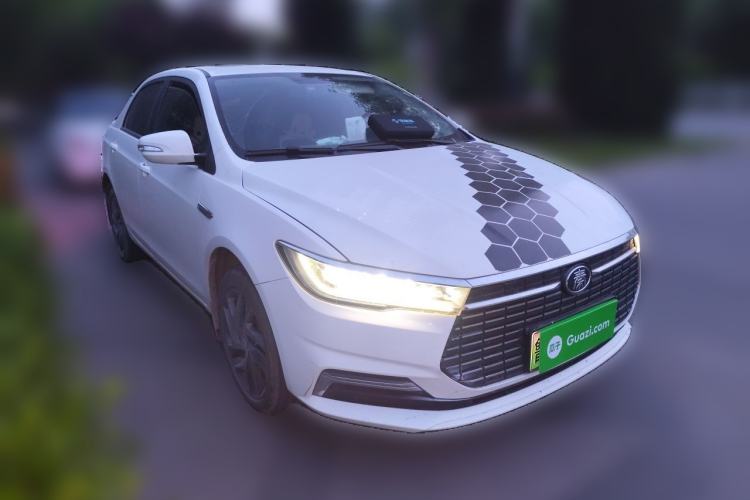 Used BYD Qin New Energy 2019 High-Range Luxury Model Front Right 45 Deg