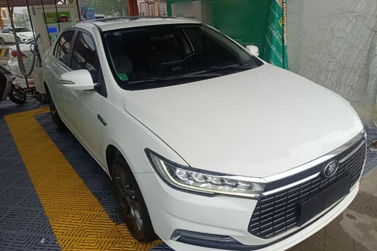 Used BYD Qin New Energy 2019 High-Range Deluxe Model Front Right 45 Deg
