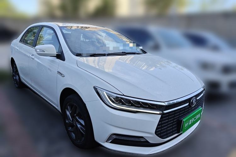 Used BYD Qin New Energy 2019 High-Range Deluxe Model Front Right 45 Deg