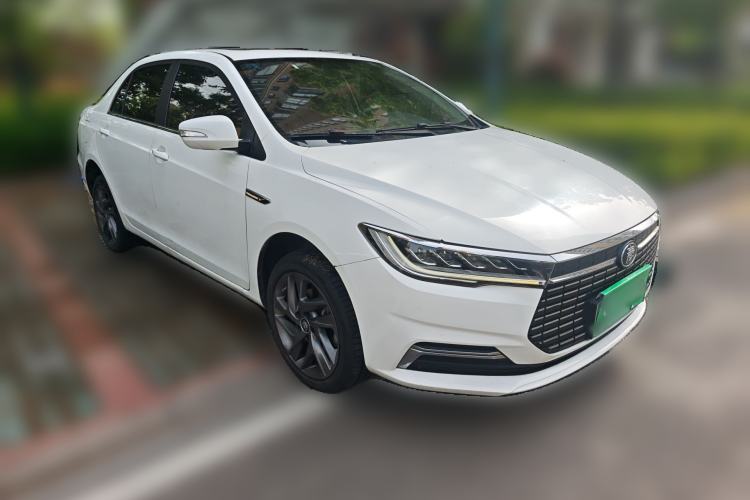 Used BYD Qin New Energy 2019 High-Range Deluxe Model Front Right 45 Deg
