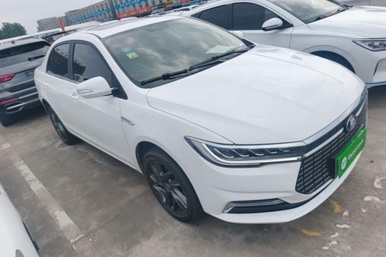 Used BYD Qin New Energy 2019 High-Range Deluxe Model Front Right 45 Deg