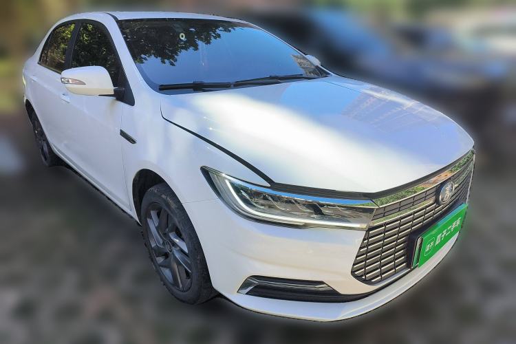 Used BYD Qin New Energy 2019 High-Range Deluxe Model Front Right 45 Deg