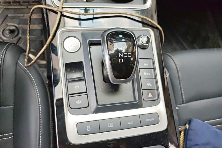Used BYD Qin New Energy 2019 High-Range Luxury Model Gear Lever