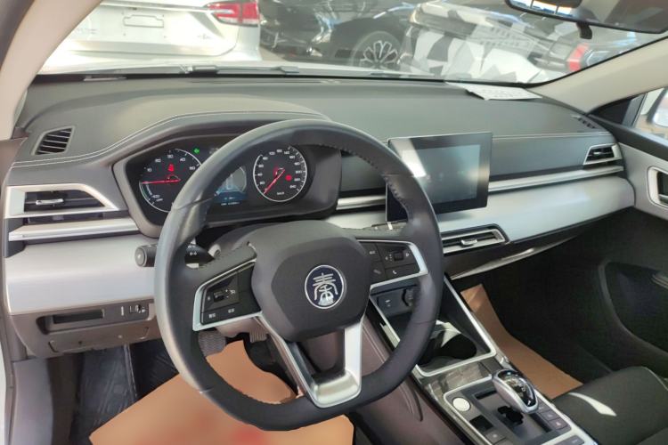 Used BYD Qin New Energy 2019 High-Range Luxury Model Interior 2