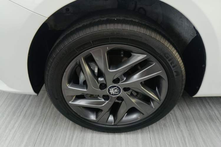 Used BYD Qin New Energy 2019 High-Range Luxury Model Left Front Wheel Hub