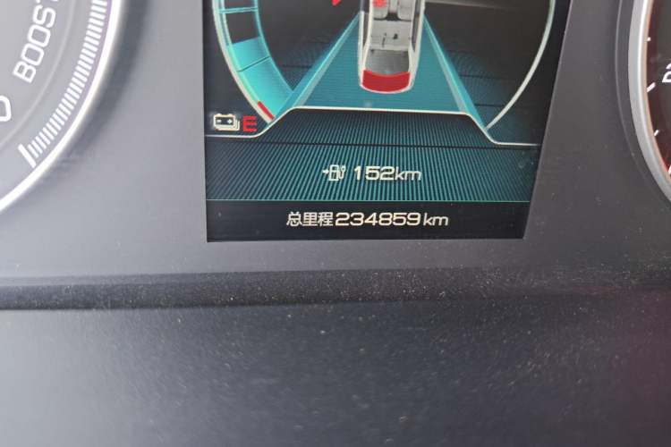Used BYD Qin New Energy 2019 High-Range Luxury Model Odometer Close Up