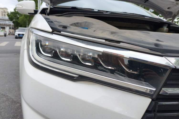 Used BYD Qin New Energy 2019 Travel Edition Right Front Headlight