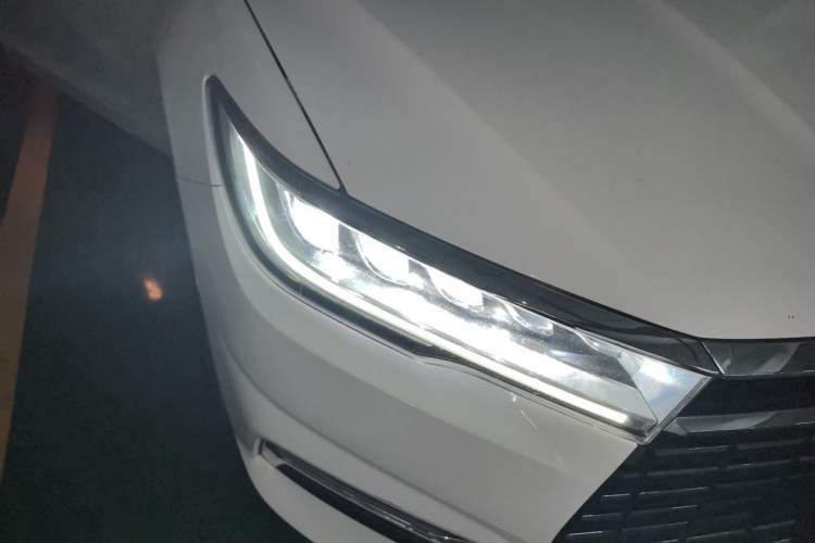 Used BYD Qin New Energy 2019 High-Range Luxury Model Right Front Headlight