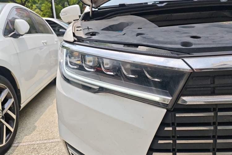 Used BYD Qin New Energy 2019 High-Range Deluxe Model Right Front Headlight