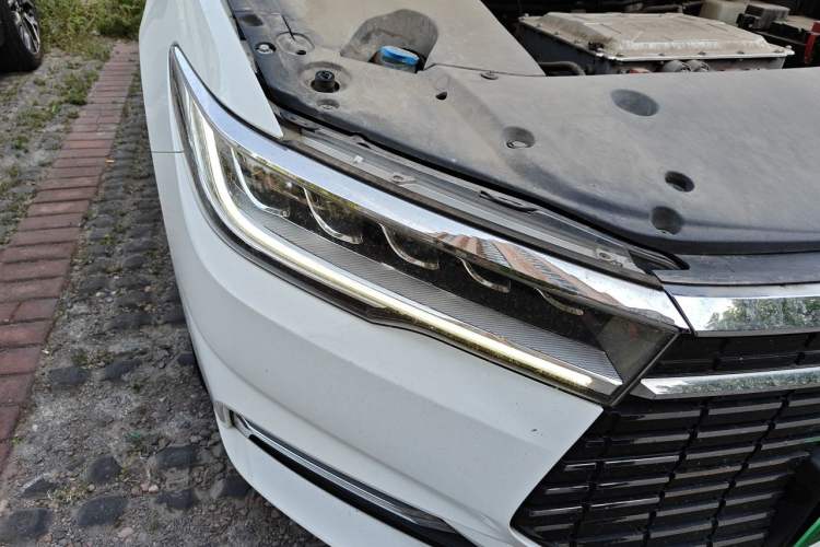Used BYD Qin New Energy 2019 High-Range Deluxe Model Right Front Headlight