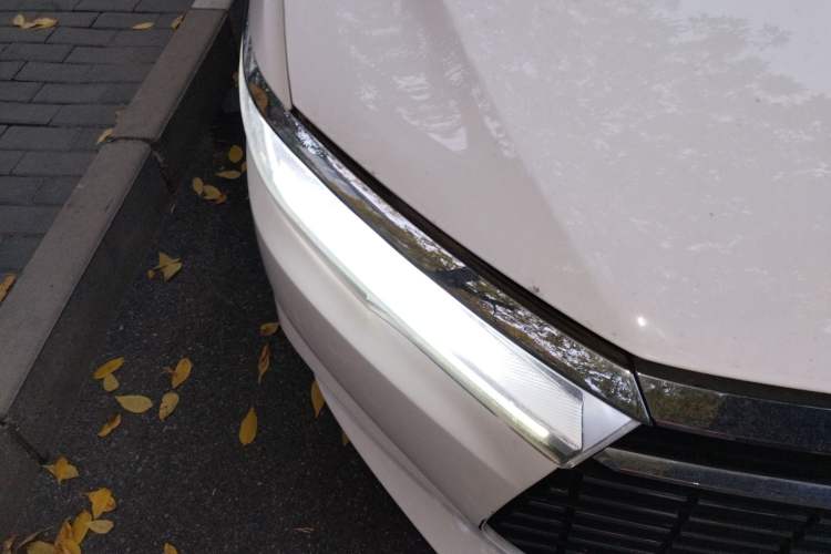 Used BYD Qin New Energy 2019 High-Range Luxury Model Right Front Headlight