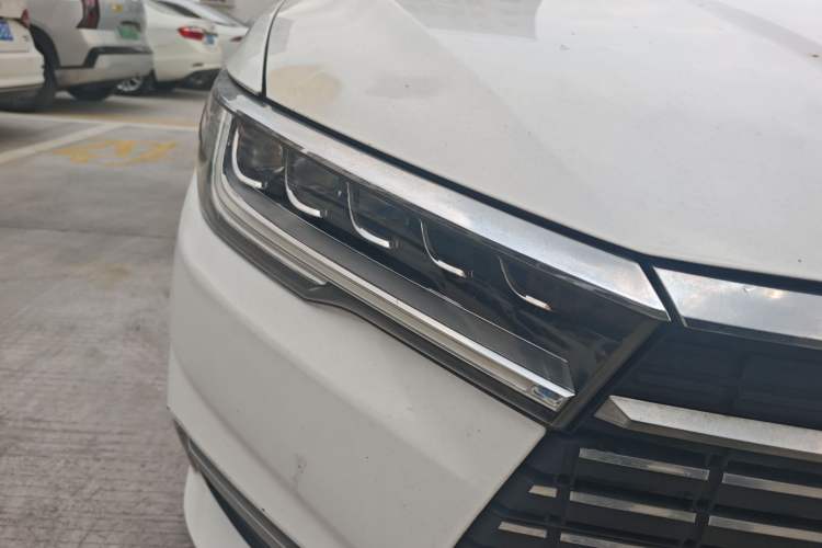 Used BYD Qin New Energy 2019 High-Range Luxury Model Right Front Headlight
