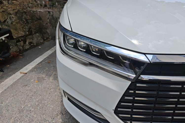 Used BYD Qin New Energy 2019 High-Range Luxury Model Right Front Headlight
