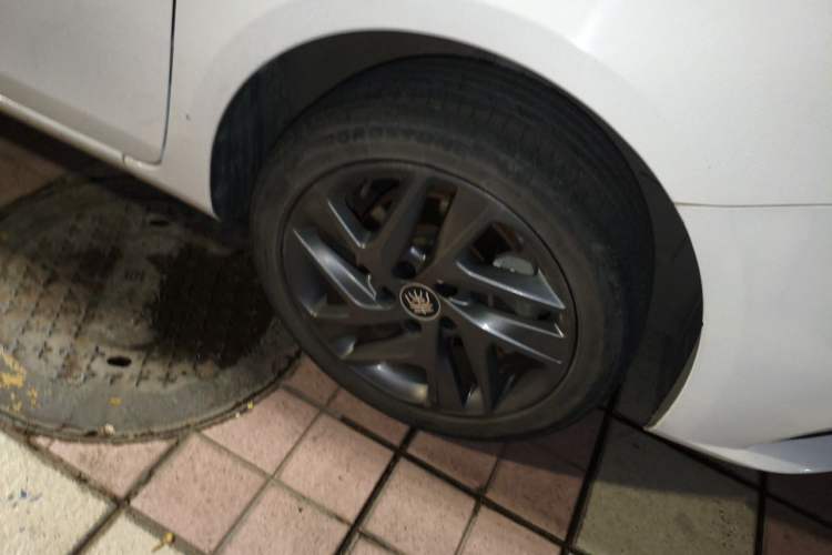 Used BYD Qin New Energy 2019 High-Range Luxury Model Right Front Wheel Hub