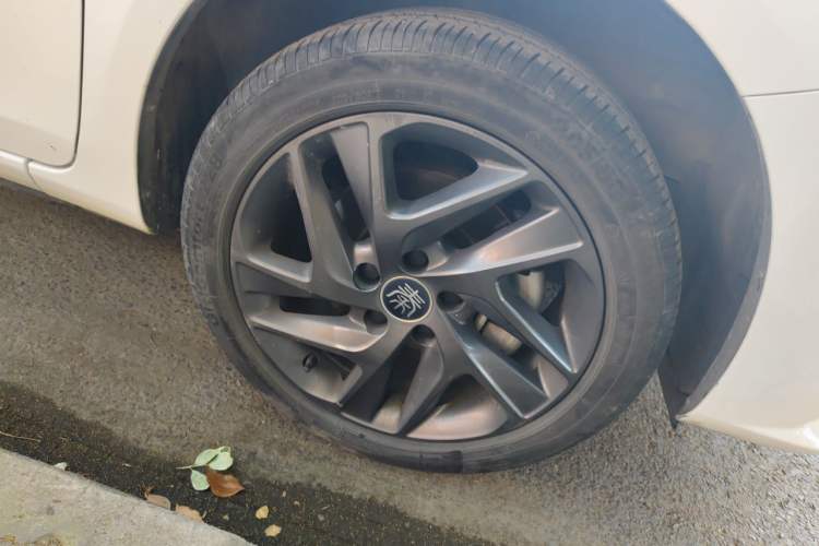 Used BYD Qin New Energy 2019 High-Range Luxury Model Right Front Wheel Hub
