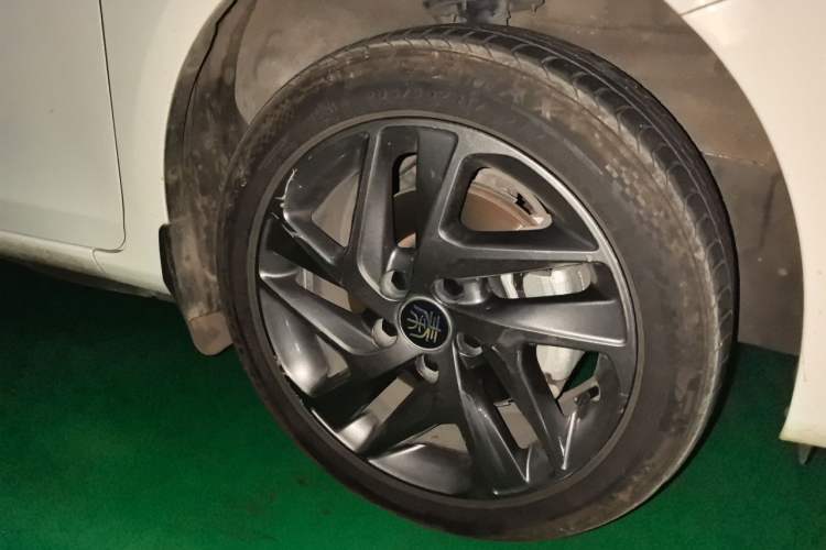 Used BYD Qin New Energy 2019 High-Range Luxury Model Right Front Wheel Hub
