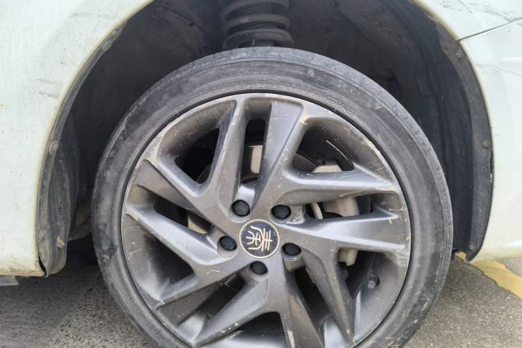 Used BYD Qin New Energy 2019 High-Range Luxury Model Right Front Wheel Hub
