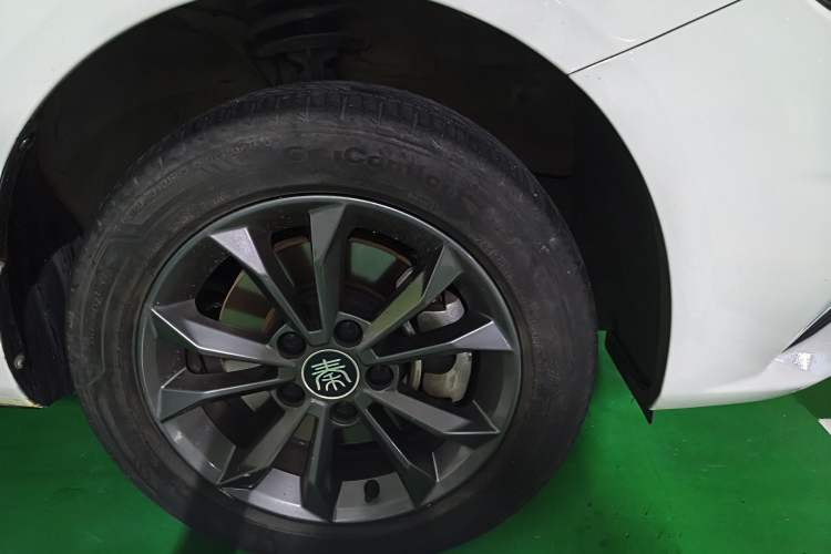 Used BYD Qin New Energy 2019 Travel Edition Right Front Wheel Hub