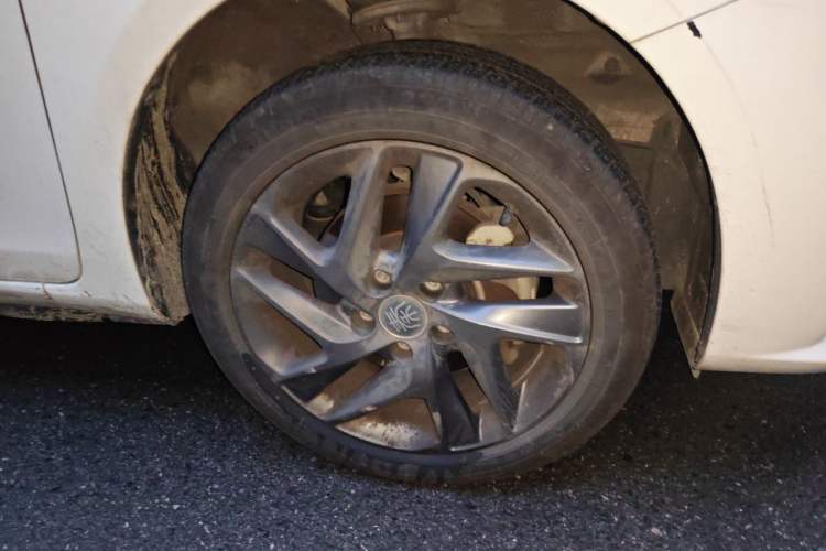 Used BYD Qin New Energy 2019 High-Range Deluxe Model Right Front Wheel Hub