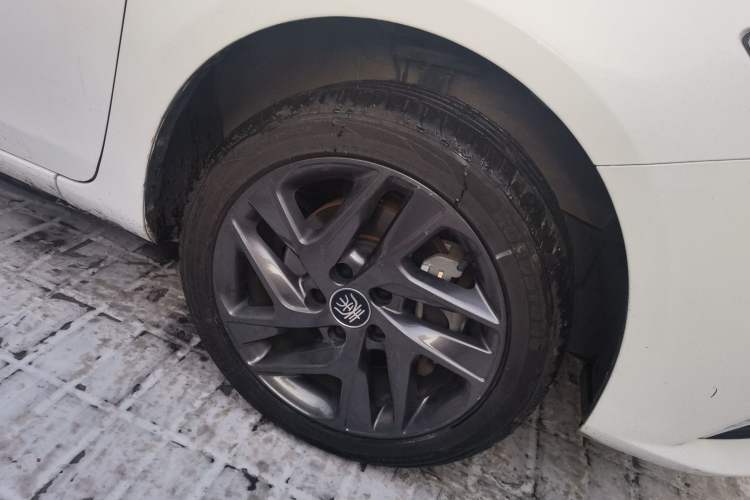 Used BYD Qin New Energy 2019 High-Range Deluxe Model Right Front Wheel Hub