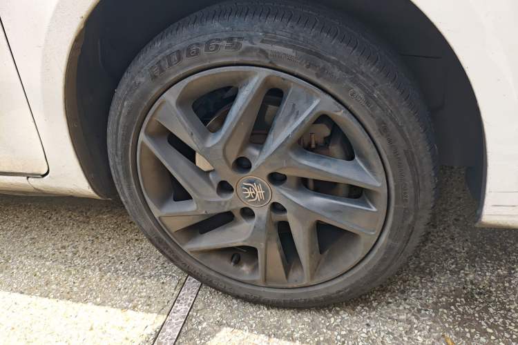 Used BYD Qin New Energy 2019 High-Range Deluxe Model Right Front Wheel Hub