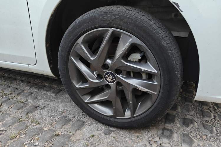 Used BYD Qin New Energy 2019 High-Range Deluxe Model Right Front Wheel Hub