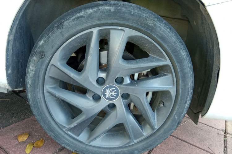 Used BYD Qin New Energy 2019 High-Range Luxury Model Right Front Wheel Hub