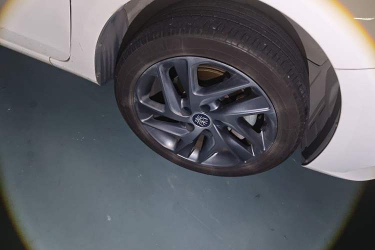 Used BYD Qin New Energy 2019 High-Range Luxury Model Right Front Wheel Hub