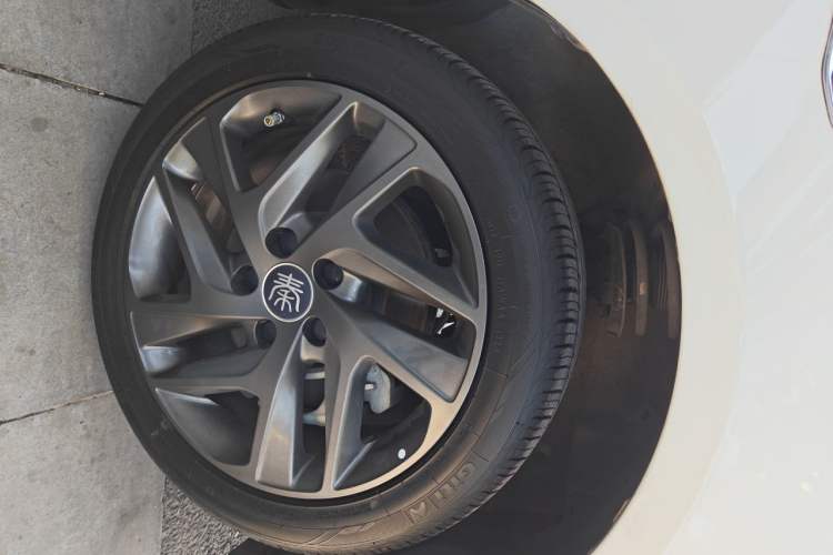 Used BYD Qin New Energy 2019 High-Range Luxury Model Right Front Wheel Hub