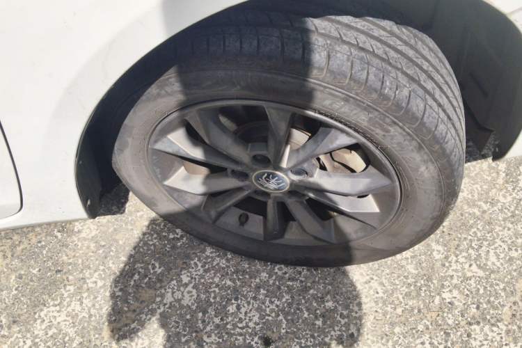 Used BYD Qin New Energy 2019 Travel Edition Right Front Wheel Hub