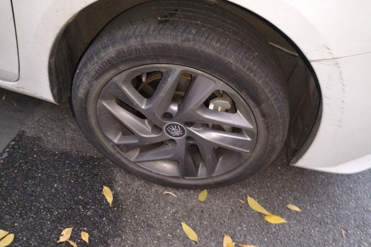 Used BYD Qin New Energy 2019 High-Range Luxury Model Right Front Wheel Hub