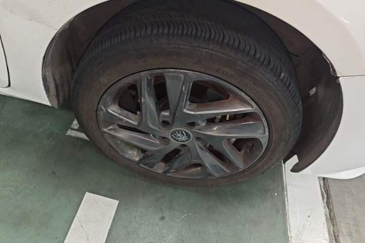 Used BYD Qin New Energy 2019 High-Range Luxury Model Right Front Wheel Hub