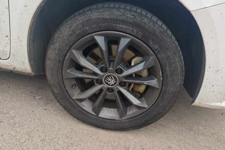 Used BYD Qin New Energy 2019 Travel Edition Right Front Wheel Hub