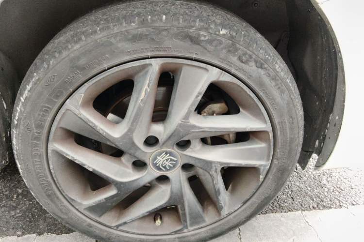 Used BYD Qin New Energy 2019 High-Range Deluxe Model Right Front Wheel Hub